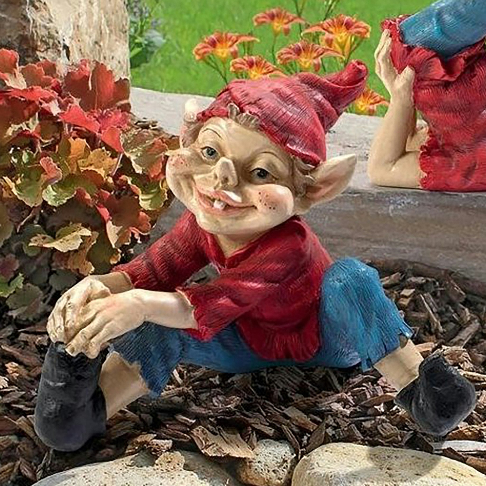 Eccentric Elf Garden Gnome Statue: Squeegee