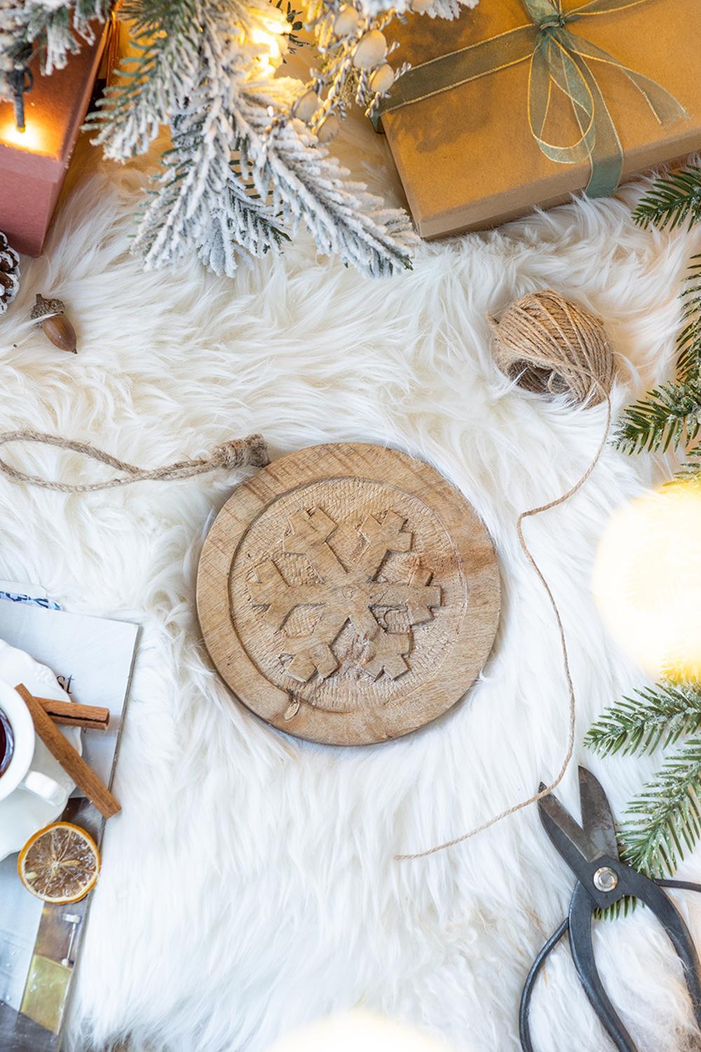 6" x 6" Wooden Hanging Circle With Snowflake Cut, Decorative Hanging Christmas Tree Ornaments for Holiday Party Decorations, Set of 12