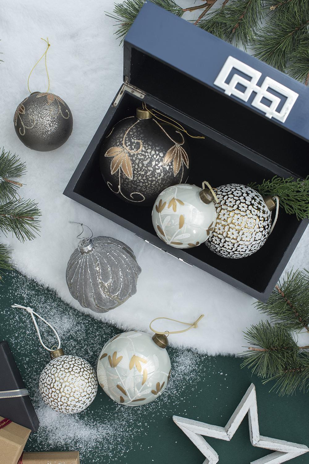 White with Gold Christmas Ball Ornaments, Set of 6